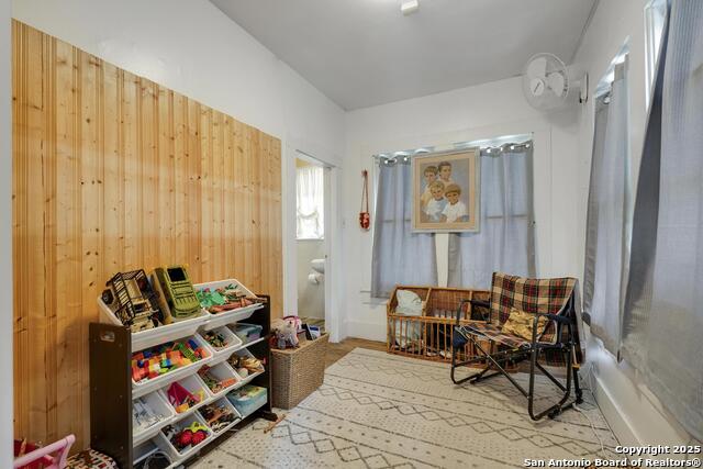Image 17 of 50 For 200 Queen Anne Ct