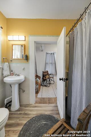 Image 18 of 50 For 200 Queen Anne Ct