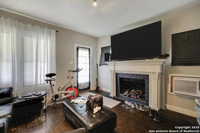 Image 39 of 50 For 200 Queen Anne Ct