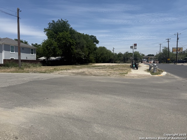 Image 4 of 8 For 1505 Hackberry