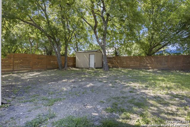 Image 15 of 15 For 829 Stonewall St