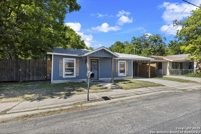 Image 2 of 15 For 829 Stonewall St