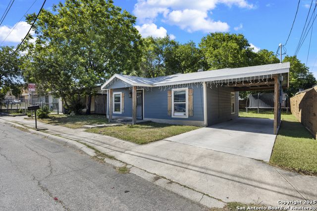 Image 3 of 15 For 829 Stonewall St