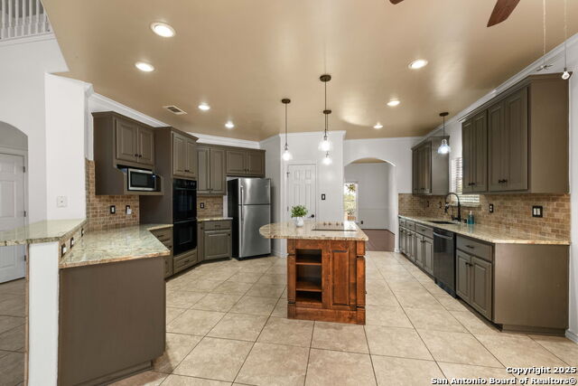 Image 13 of 42 For 2611 Caravan Circle