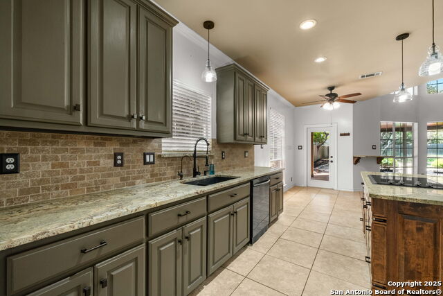 Image 15 of 42 For 2611 Caravan Circle
