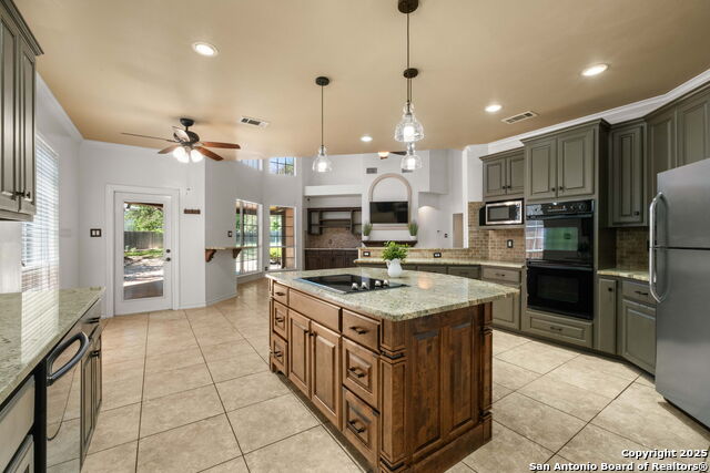 Image 16 of 42 For 2611 Caravan Circle