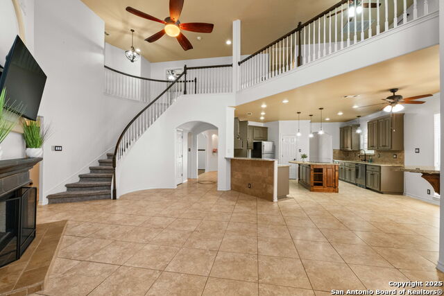 Image 3 of 42 For 2611 Caravan Circle