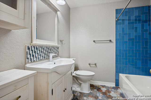 Image 18 of 27 For 11378 Woodridge Forest