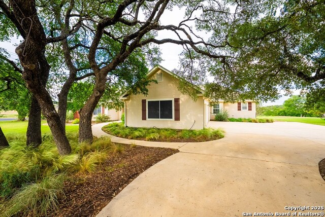 Listing photo id 34 for 100 Glen Lakes Ct W