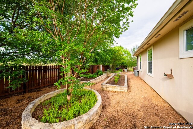 Listing photo id 37 for 100 Glen Lakes Ct W