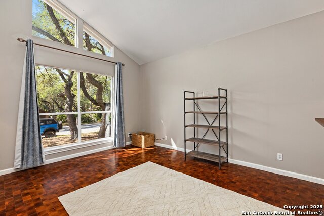 Listing photo id 5 for 13018 Country Trl