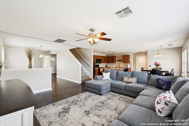 Listing photo id 8 for 9718 Falcon Bay