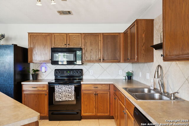 Listing photo id 10 for 9718 Falcon Bay
