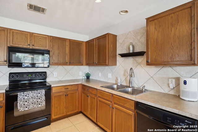 Listing photo id 11 for 9718 Falcon Bay