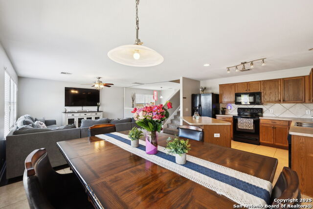 Listing photo id 12 for 9718 Falcon Bay