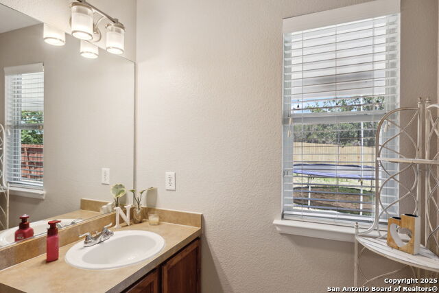 Listing photo id 14 for 9718 Falcon Bay