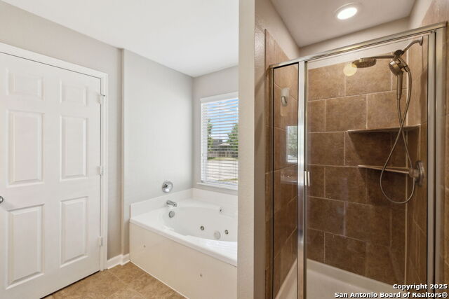 Listing photo id 19 for 9718 Falcon Bay
