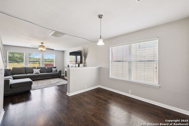 Listing photo id 3 for 9718 Falcon Bay