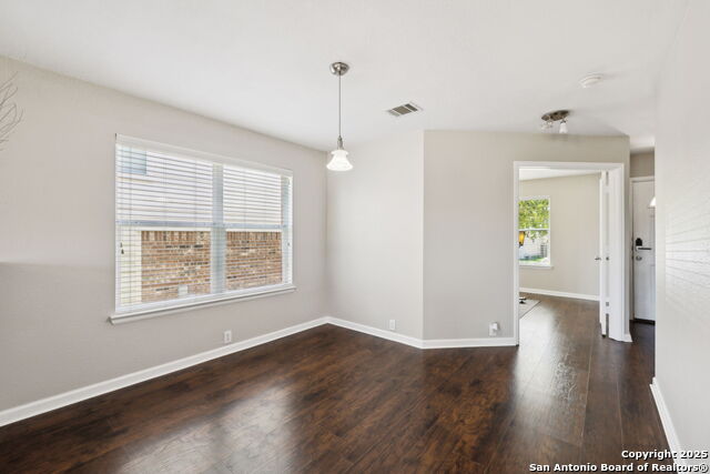 Listing photo id 4 for 9718 Falcon Bay