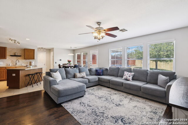 Listing photo id 6 for 9718 Falcon Bay