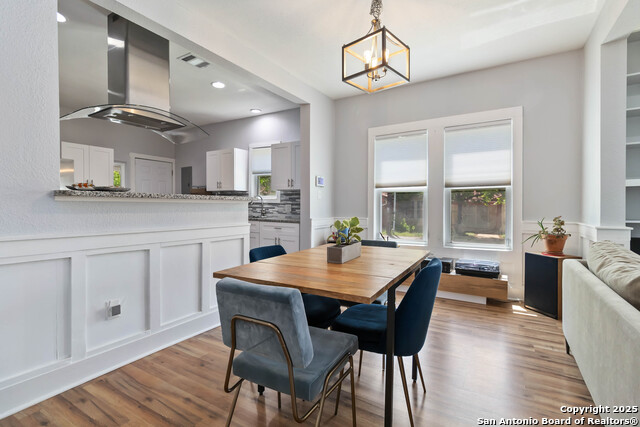 Listing photo id 9 for 944 Fulton
