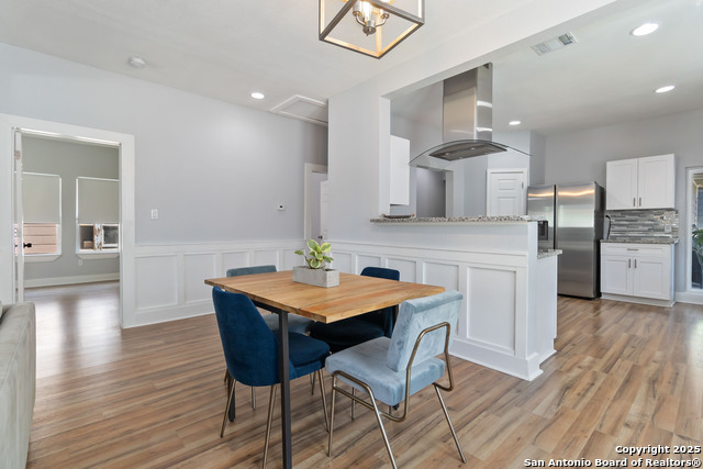Listing photo id 10 for 944 Fulton