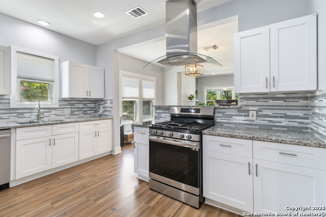Listing photo id 14 for 944 Fulton
