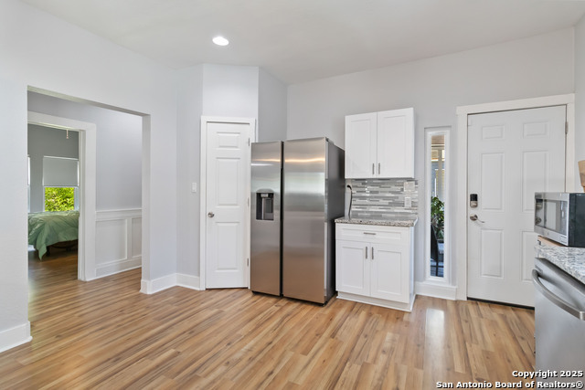Listing photo id 16 for 944 Fulton