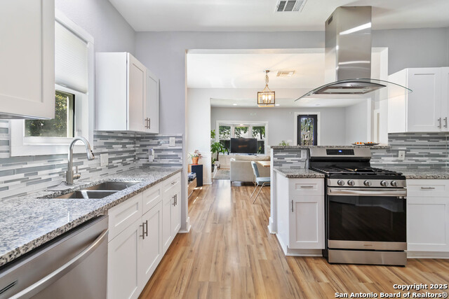 Listing photo id 17 for 944 Fulton