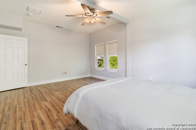 Listing photo id 21 for 944 Fulton