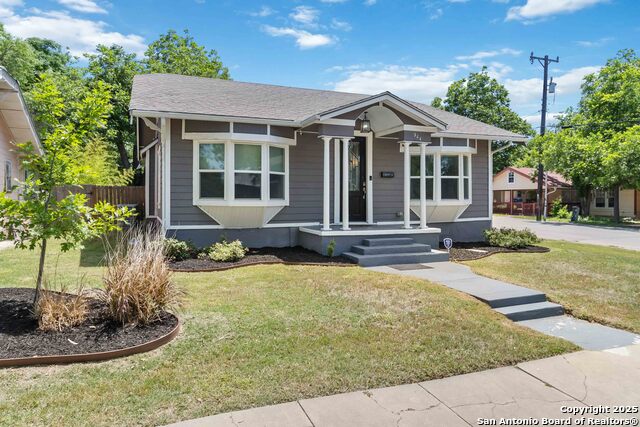 Listing photo id 1 for 944 Fulton