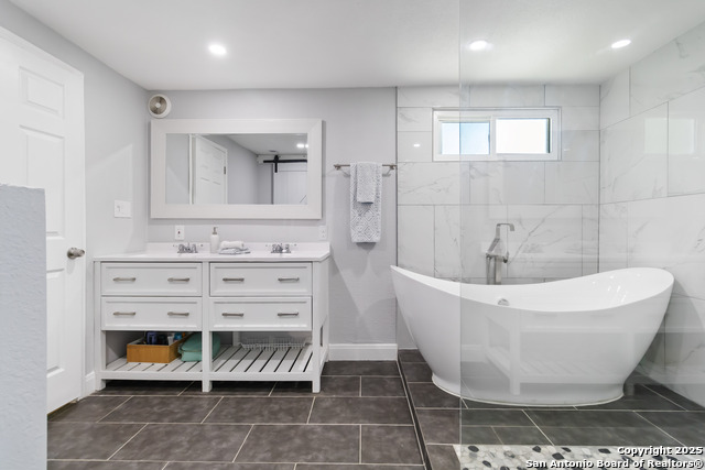 Listing photo id 29 for 944 Fulton