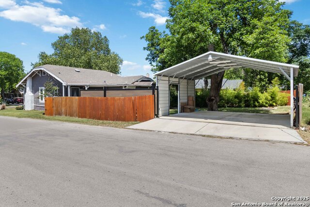 Listing photo id 33 for 944 Fulton