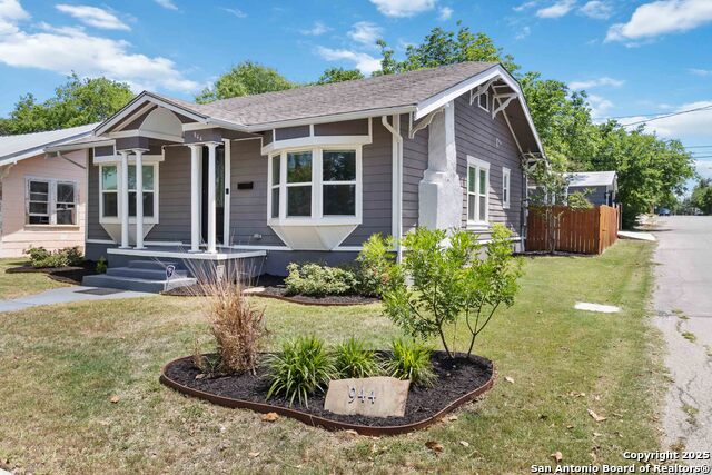 Listing photo id 2 for 944 Fulton