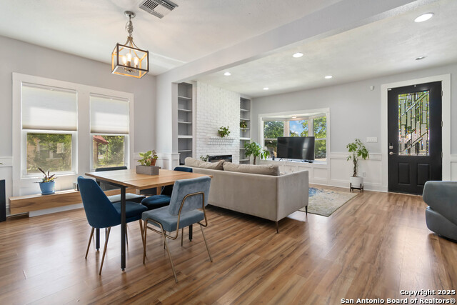 Listing photo id 6 for 944 Fulton