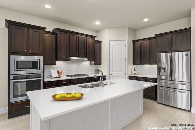 Listing photo id 3 for 28114 Versant Hills