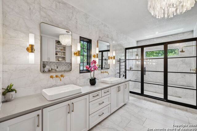 Listing photo id 16 for 616 Alamo Heights