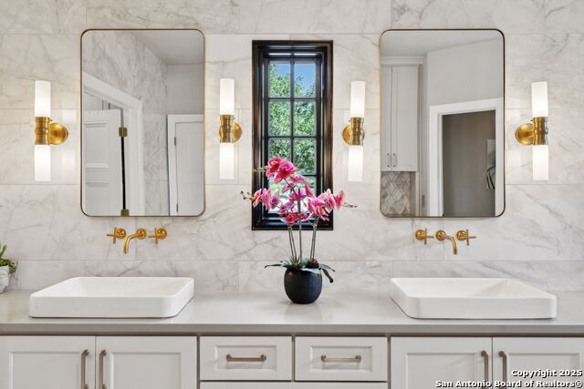 Listing photo id 19 for 616 Alamo Heights