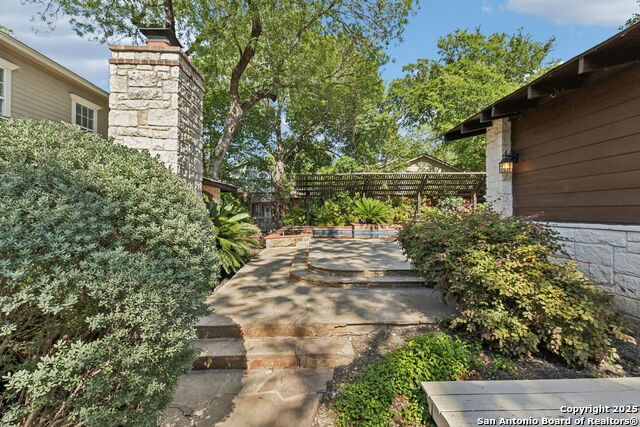 Listing photo id 27 for 616 Alamo Heights