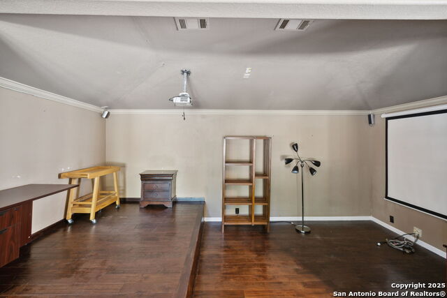 Listing photo id 30 for 616 Alamo Heights