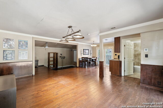Listing photo id 31 for 616 Alamo Heights