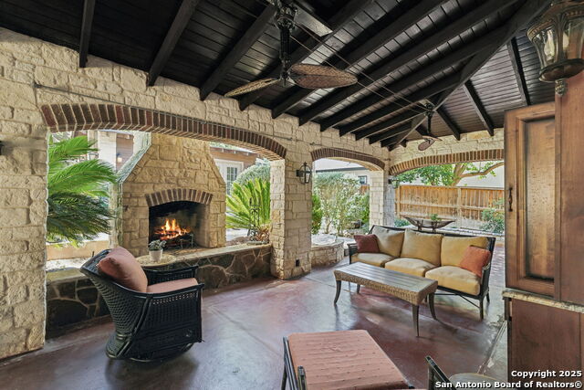 Listing photo id 37 for 616 Alamo Heights