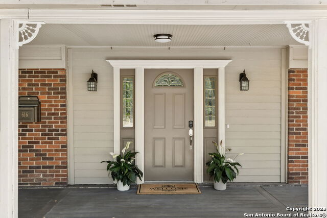 Listing photo id 2 for 616 Alamo Heights