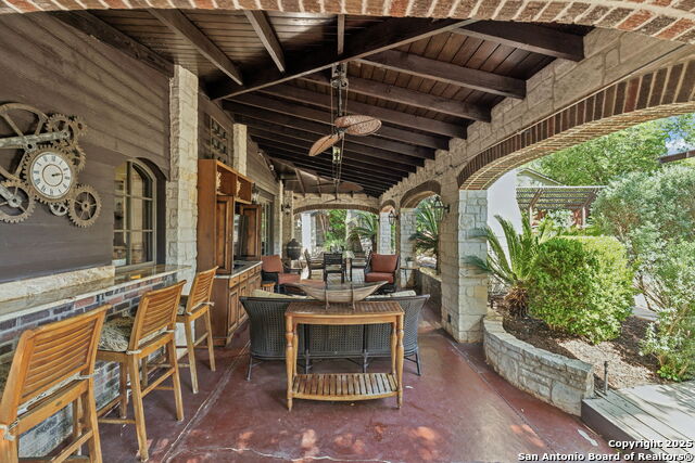 Listing photo id 38 for 616 Alamo Heights