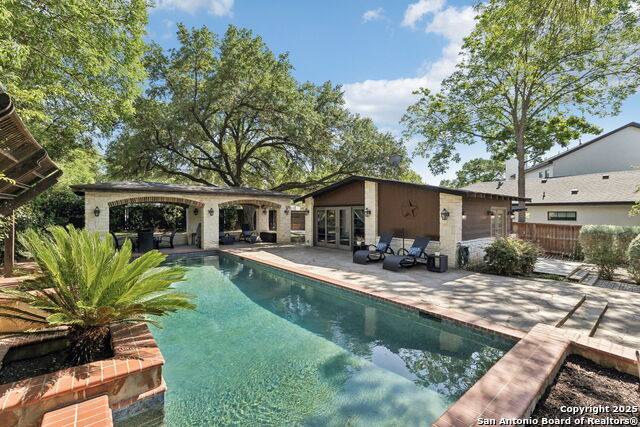 Listing photo id 40 for 616 Alamo Heights