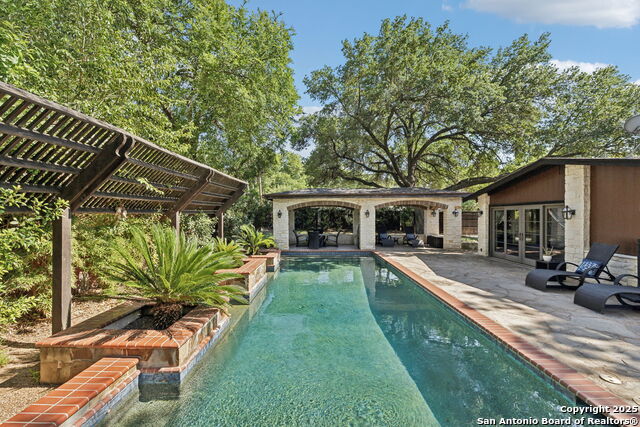 Listing photo id 41 for 616 Alamo Heights