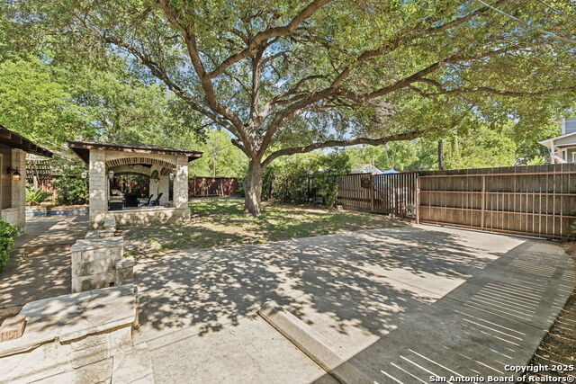 Listing photo id 45 for 616 Alamo Heights