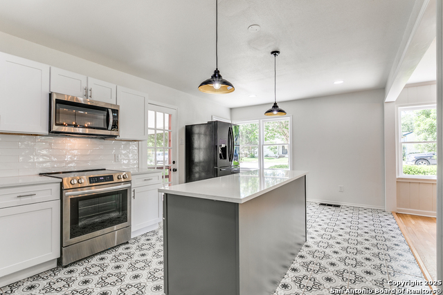 Listing photo id 10 for 123 Mandalay W