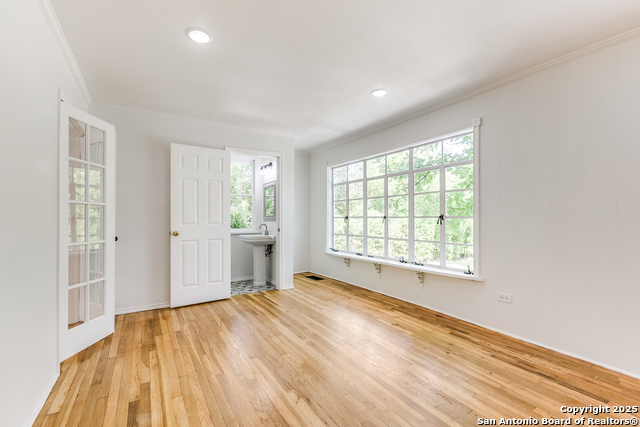 Listing photo id 15 for 123 Mandalay W