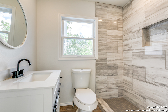 Listing photo id 21 for 123 Mandalay W